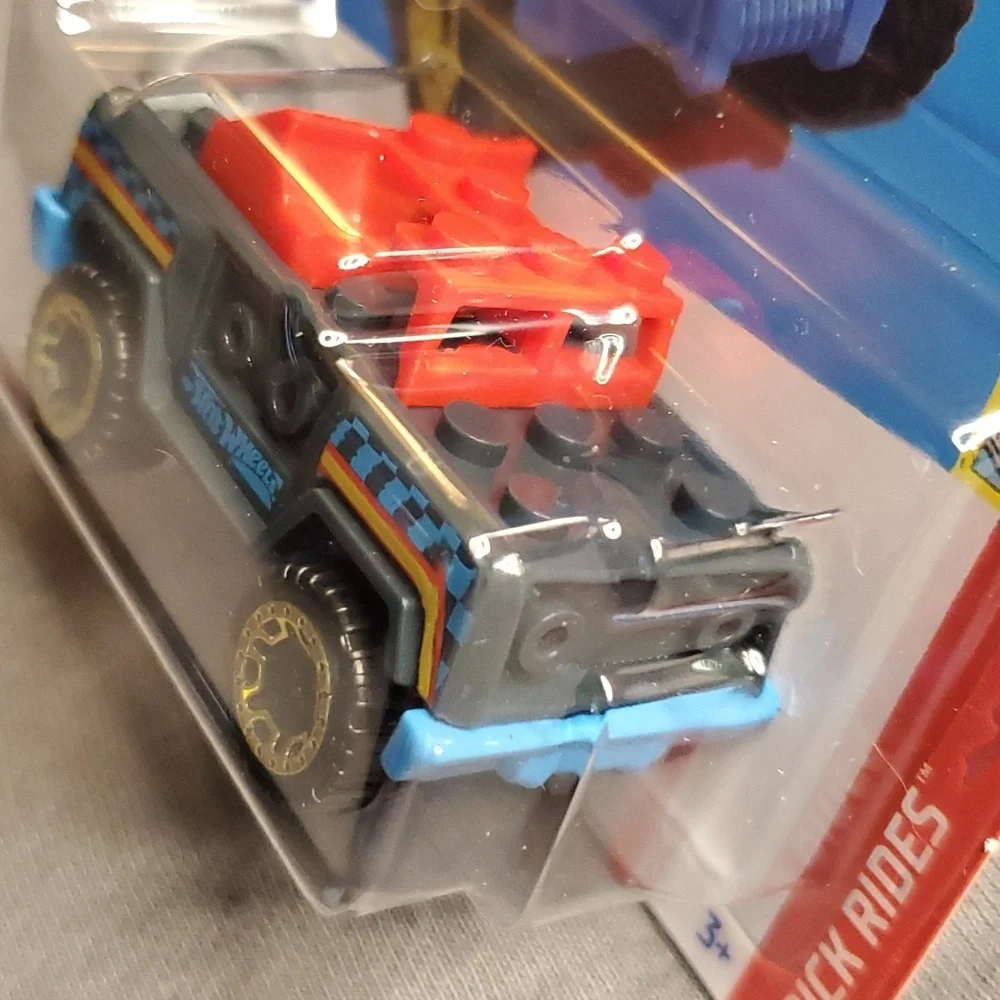 Hot‎ Wheels - has a Lego look